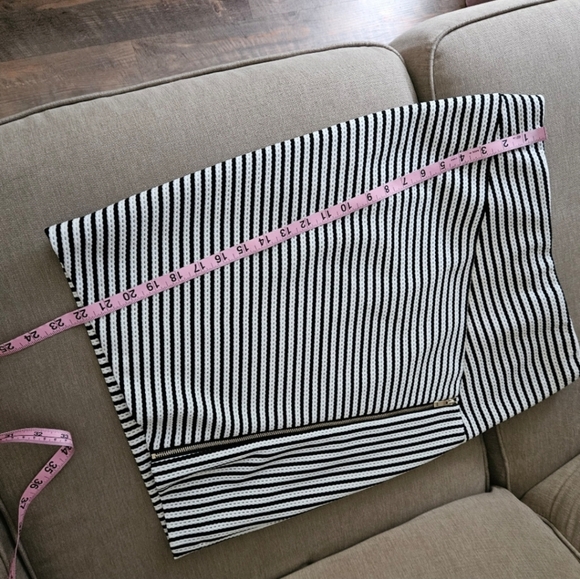 Melanie Lyne skirt size 4 black white vertical striped pencil zipper detail - Picture 11 of 11